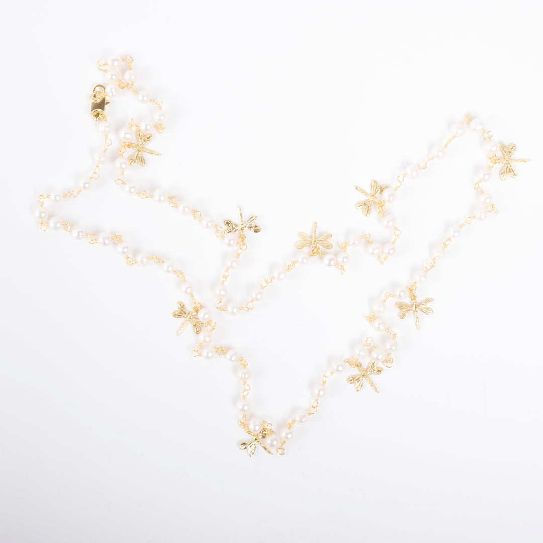 Collar de Perlas Naturales de Agua Dulce con Libélulas