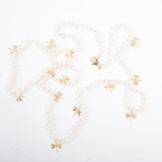 Collar de Perlas Naturales de Agua Dulce con Libélulas