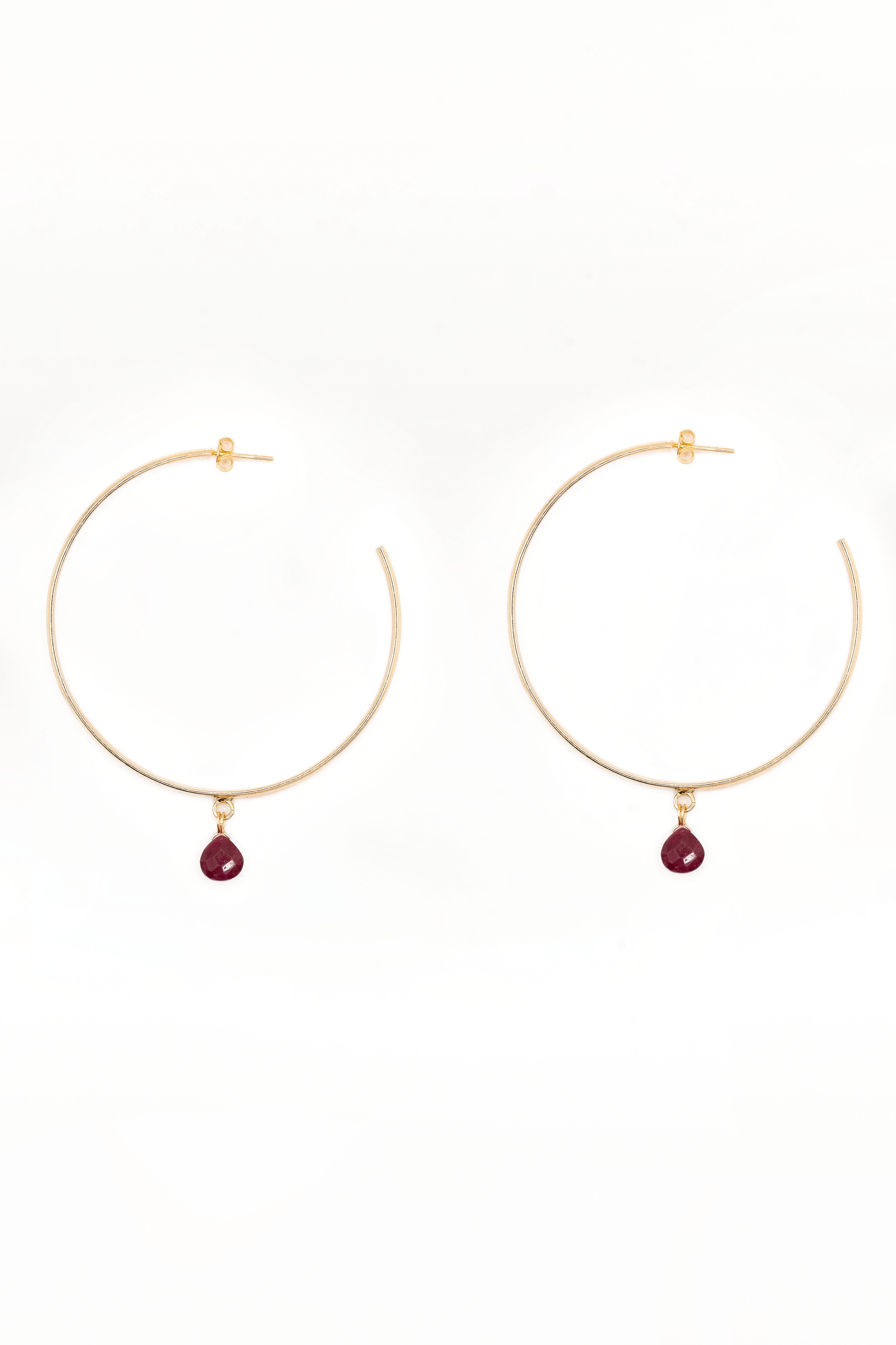 aros-argolla-hechos-a-mano-en-bronce-banados-en-oro-con-cuarzo-rojo