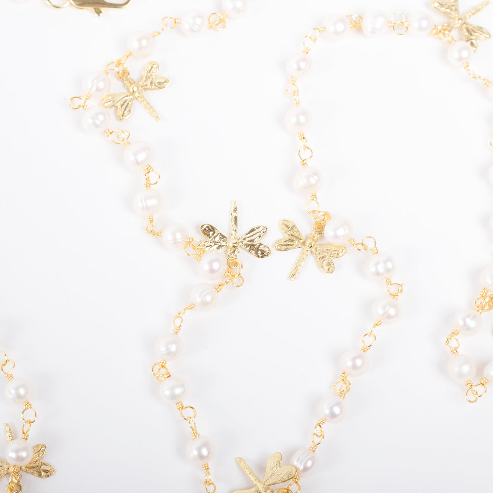 Collar de Perlas Naturales de Agua Dulce con Libélulas