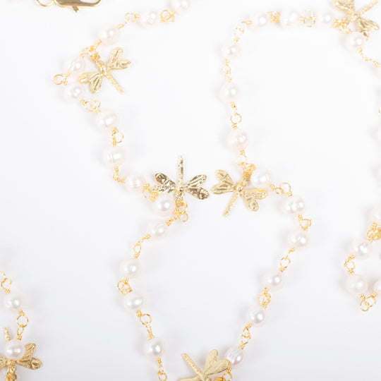 Collar de Perlas Naturales de Agua Dulce con Libélulas