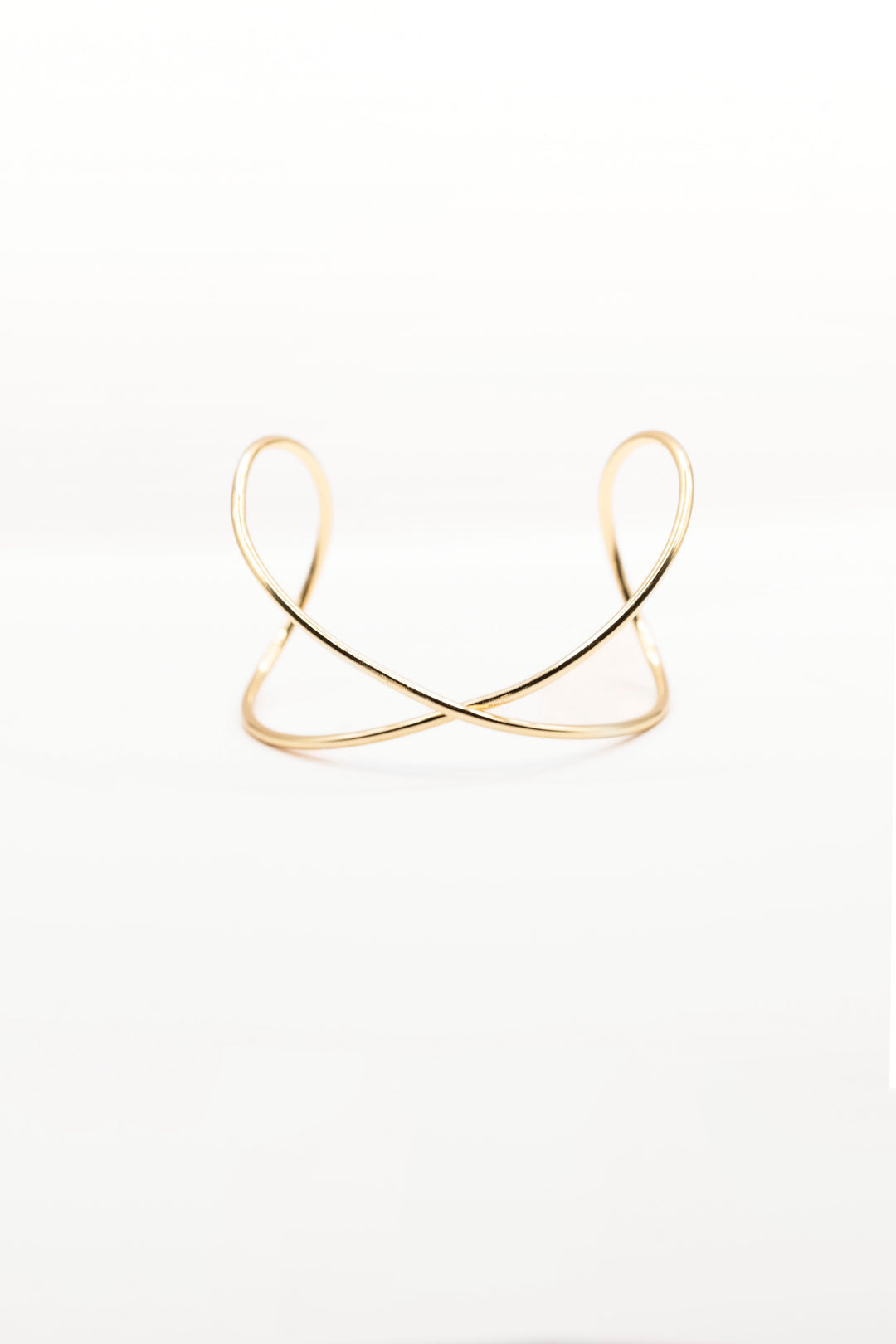 pulsera-adaptable-banada-en-oro-en-forma-de-infinito